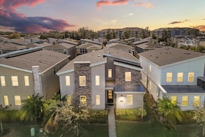 Exterior - 8 BD/ 5 BA/ Storey Lake (4582 NL) (Kissimmee)
