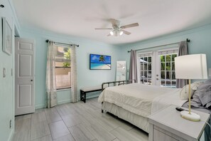 مكواة/لوح كي وخدمة الإنترنت وملاءات أسرّة