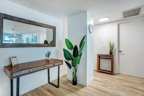 Interior - Humaniti - Furnished 1-Bedroom in Montreal (Montreal)