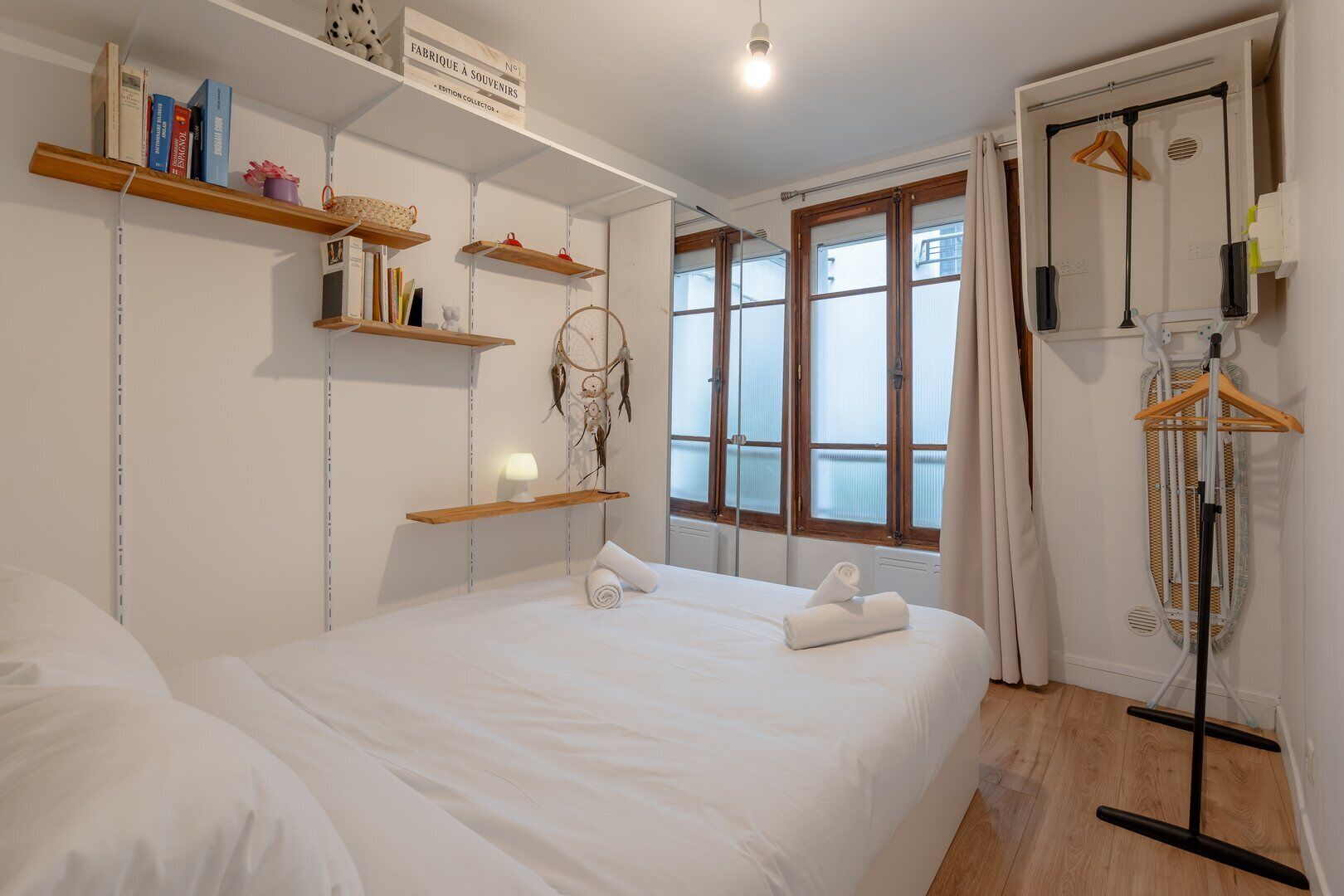 Iron/ironing board, Internet, bed sheets