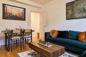 Living area - 
Spacious 3-Bedroom Apartment  Near King’s Cross & Camden Town. (London)