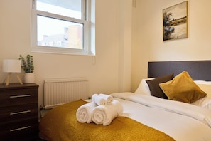 Iron/ironing board, WiFi, bed sheets - 
Spacious 3-Bedroom Apartment  Near King’s Cross & Camden Town. (London)