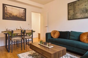 Living area - 
Spacious 3-Bedroom Apartment  Near King’s Cross & Camden Town. (London)