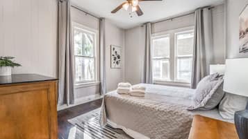 Desk, WiFi, bed sheets