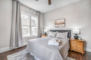 Desk, WiFi, bed sheets