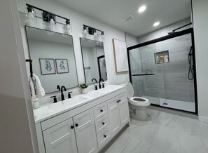 Shower, hair dryer, towels, soap - 3 Bed/2Bath Austin home with cool outdoor space near the Domain and Q2 Stadium (Austin)