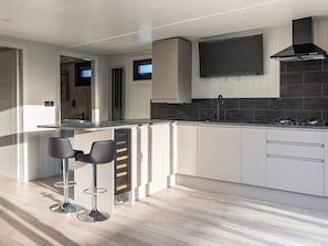 Cottage | Private kitchen | Cookware/dishes/utensils - Lodge 2 @ Holmewood Lakes (Stockton-on-Tees)