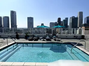 Pool - Highrise Condo . Skyline Views . Trendy DTLA (Los Angeles)
