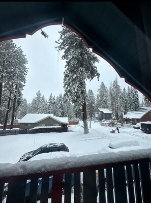 Property grounds - Charming North Lake Tahoe cabin near beaches and trails. (Tahoe Vista)