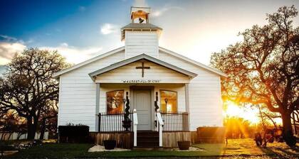The Wildflower Cabin- Romantic Texas Hill Country cabin for 2 in the woods near Kerrville & Fredericksburg