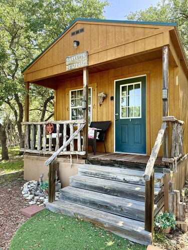 The Outpost Cabin- Texas Hill Country Western-themed cabin for 4 in the woods near Kerrville & Fredericksburg