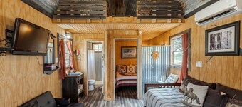 Will Bill's Hideaway Cabin- Texas Hill Country Western-themed cabin for 6 in the woods near Kerrville & Fredericksburg