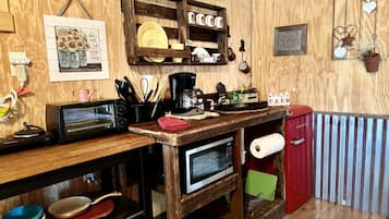 Fridge, microwave, oven, coffee/tea maker