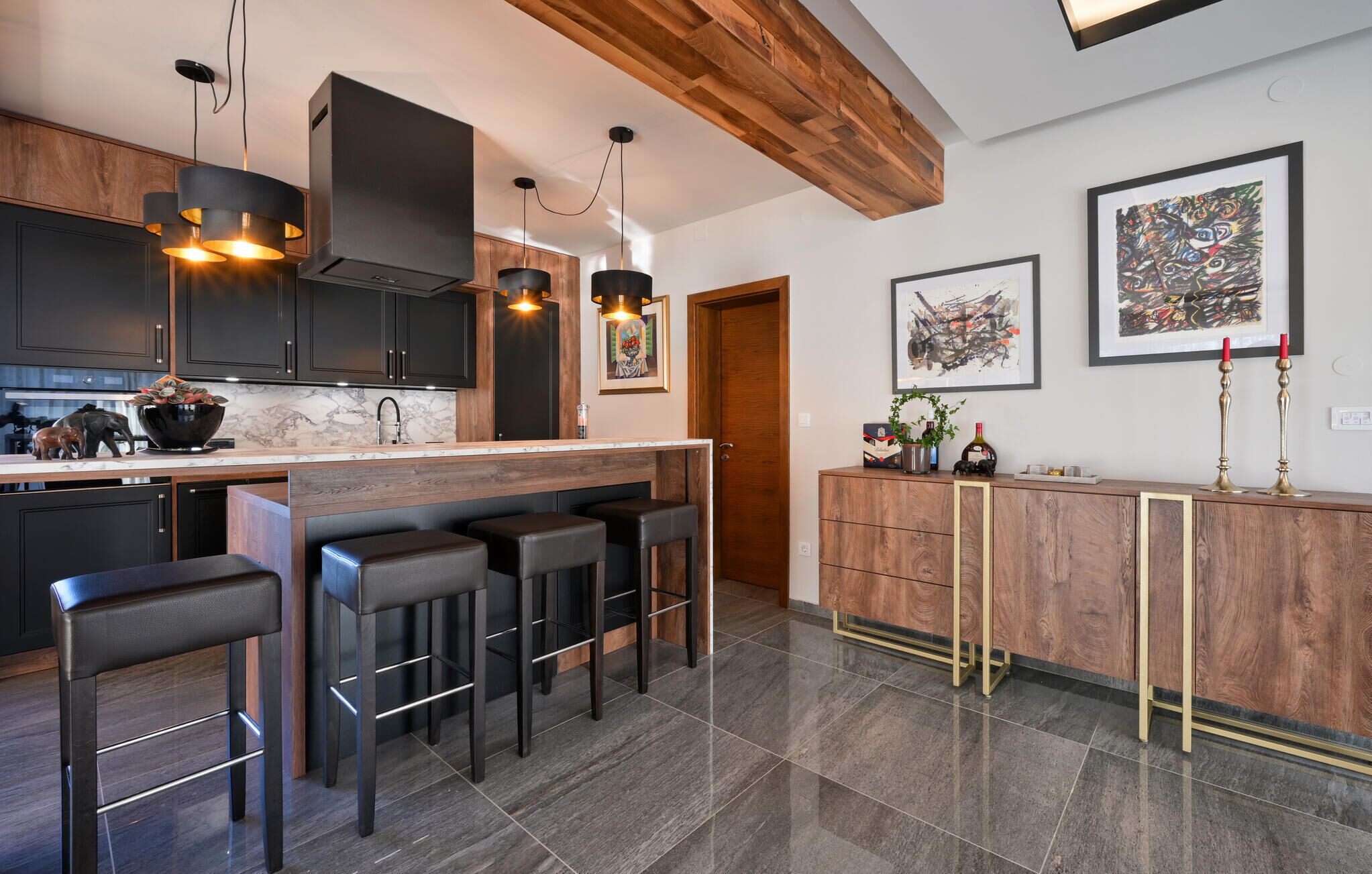 冷蔵庫、オーブン、コンロ、食器洗い機