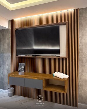 Quarto luxo, vista para a cidade | Escrivaninha, Wi-Fi de cortesia