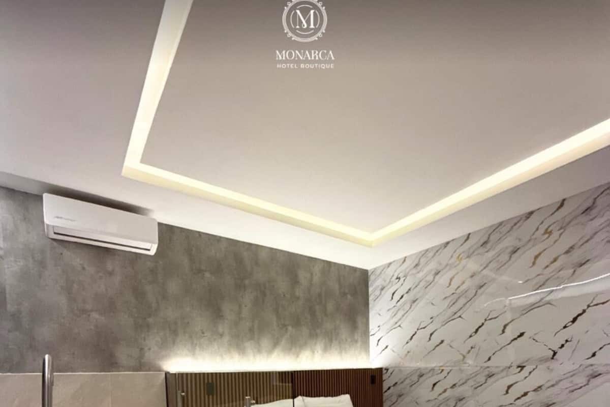 Deluxe Room, City View | Desk, free WiFi