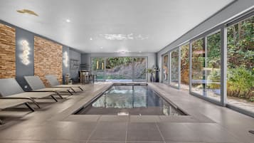 Una piscina techada