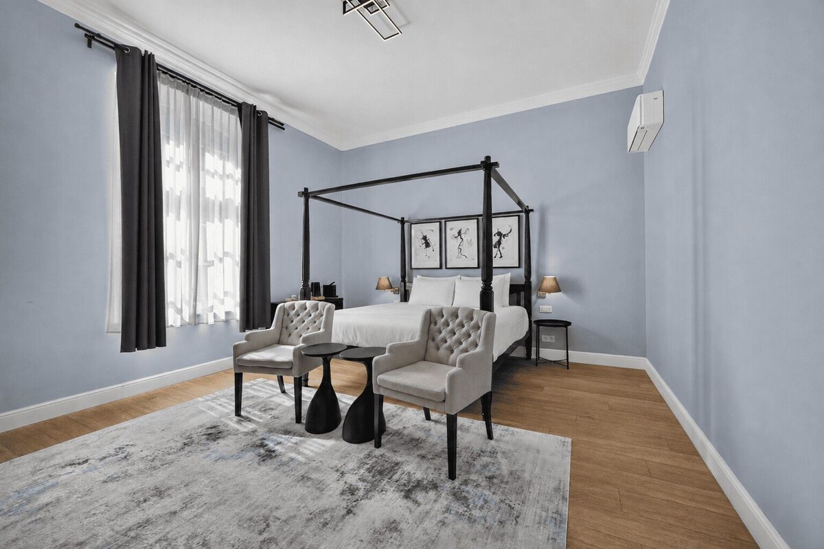 In-room safe, blackout curtains, soundproofing, free WiFi