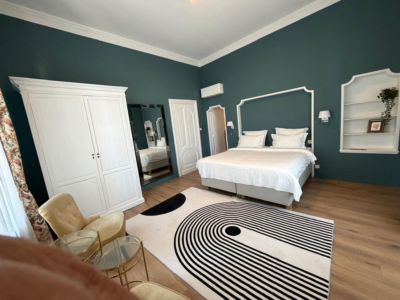 Romantic Double Room | In-room safe, desk, blackout drapes, soundproofing