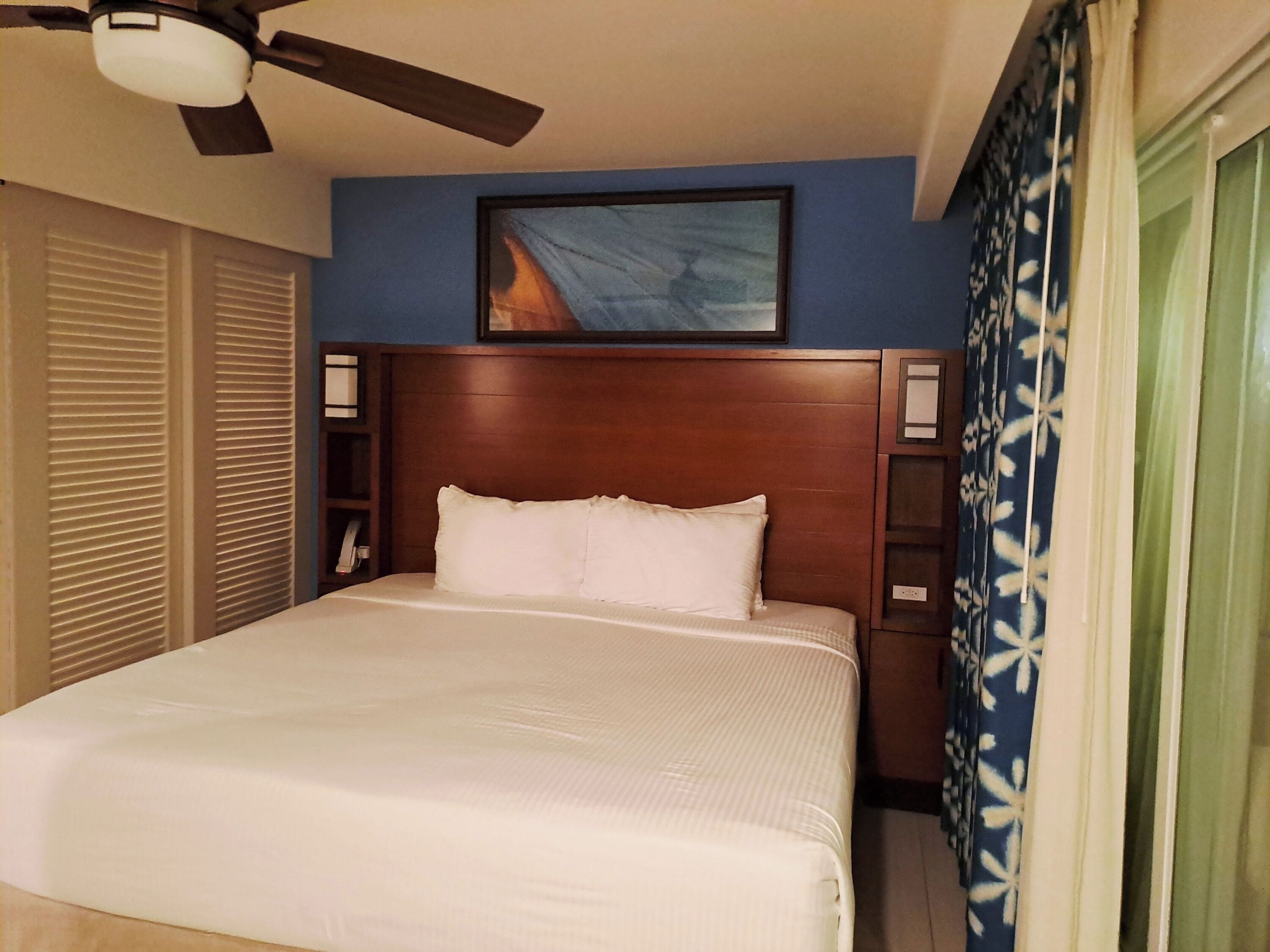 Deluxe studio suite, niet-roken | Een kluis op de kamer, verduisterende gordijnen