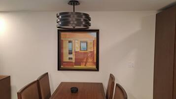 Deluxe Studio Suite, Non Smoking | Living area