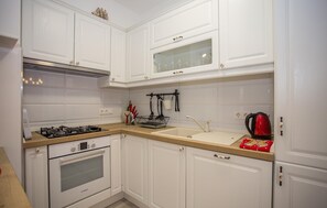 Réfrigérateur, four, plaque de cuisson, lave-vaisselle