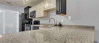 Lux Mins to UT, Medical center, Downtown, World's Fair Market, Nyland, Sunsphere