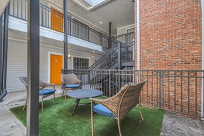Terrace/patio - Lux Mins to UT, Medical center, Downtown, World's Fair Market, Nyland, Sunsphere (Knoxville)