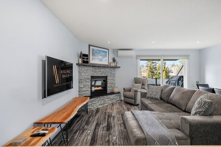 The Crest | Private Beach Access | Rooftop Patio - Invermere