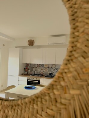 Private kitchen - Grandpa Jack's House. A stone's throw from the sea and close to beautiful Taormina! (Letojanni)