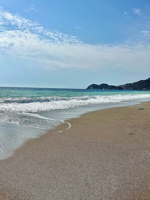 Beach - Grandpa Jack's House. A stone's throw from the sea and close to beautiful Taormina! (Letojanni)