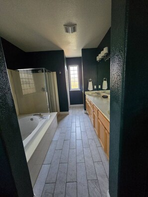 Hair dryer, towels - Ripon Park House 1BR Suite (Ripon)