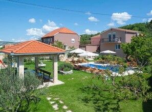 Exterior - Villa Popovića Dvori - Six Bedroom Villa with Pool (Šestanovac)