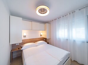 1 bedroom, Internet, bed sheets - Apartments Arti Homes Rab Banjol - One Bedroom Apartment With Terrace (Arti 1) (Banjol)