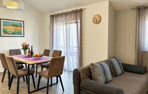 Dining - Beautiful apartment in Vir with WiFi (Vir)