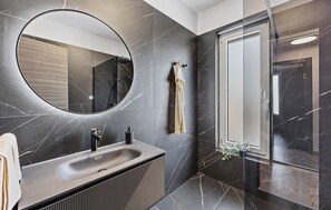 Douche, sèche-cheveux