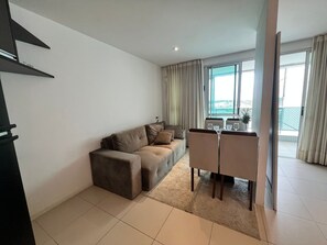 Appartement | Coin séjour | TV connectée de 32 pouces avec chaînes numériques