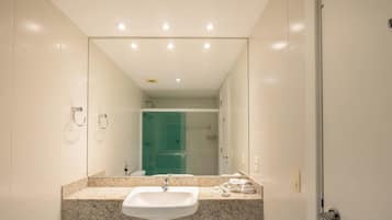 Basic Apartment | Bathroom | Shower