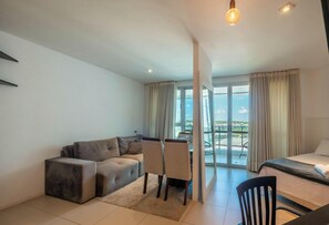 Appartement | Coin séjour | TV connectée de 32 pouces avec chaînes numériques