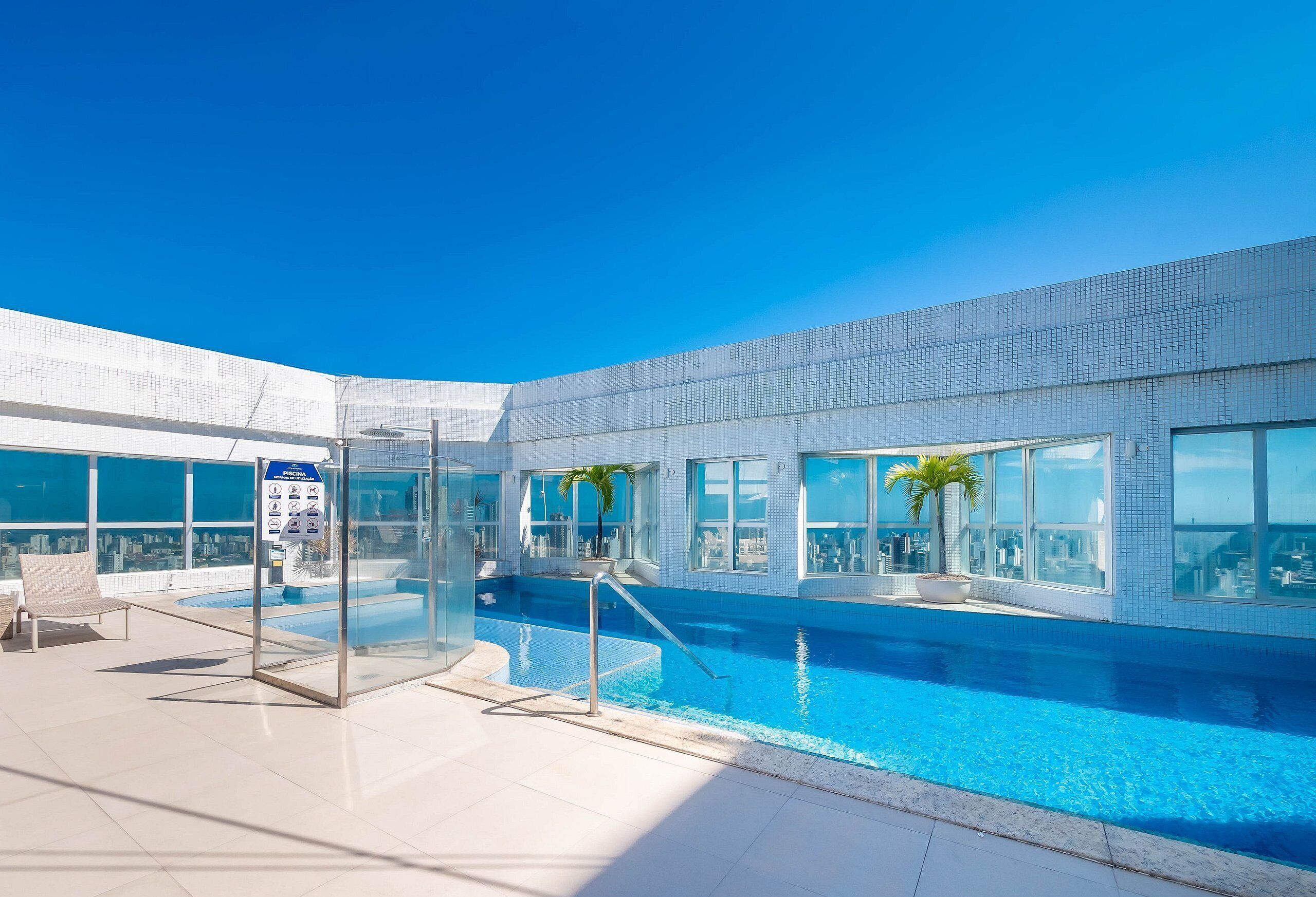 基础公寓 | 泳池 | 室外游泳池