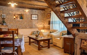 Smart TV, fireplace - Lovely home in Sveti Lovrec with sauna (Sveti Lovrec)