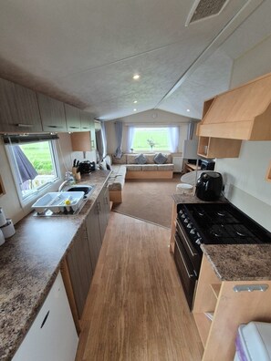 Réfrigérateur, micro-ondes, four