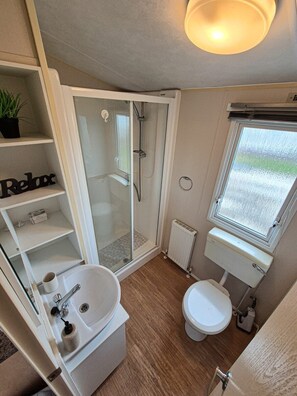 Bathroom - Whitstable Vacation - Alberta Holiday Park (Whitstable)