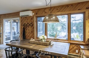 Dining - Dock n Dive (Bala)