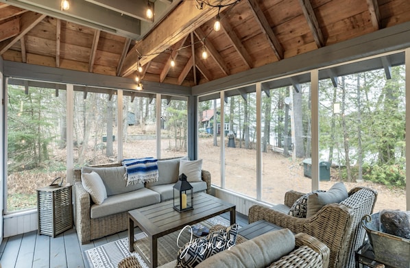 Smart-TV, Kamin, BĂŒcher