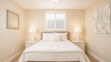 Strygejern/strygebræt, internetforbindelse, sengetøj