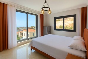 3 bedrooms, desk, iron/ironing board, travel cot - VibaVilla Elite – Private Luxury Villa with Pool and Sea View (kusadasi)