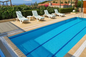 Outdoor pool - VibaVilla Elite – Private Luxury Villa with Pool and Sea View (kusadasi)