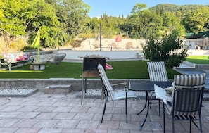 Outdoor dining - Gorgeous home in Lovorje (Lovorje)