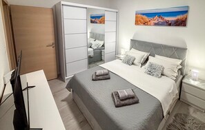 Ferros/tábuas de passar roupa, berço de viagem, Wi-Fi de cortesia
